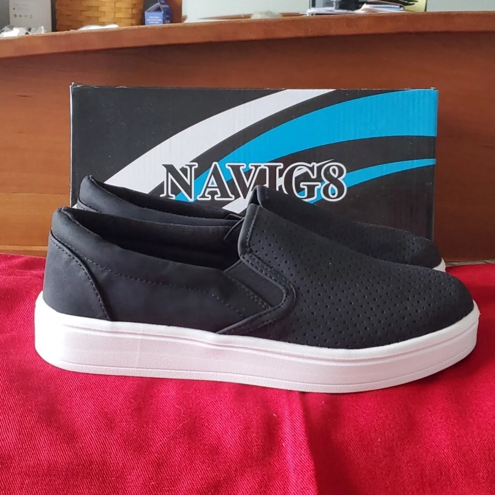 NWOT "NAVIG 8" Slip-on Sneakers Black/White Size 9 - Picture 4 of 7